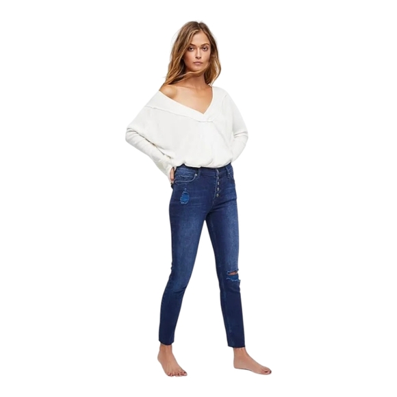 Free People Destroyed Reagan Dark Wash 5 Button Front Jeans - Size 31 - NWT - Picture 1 of 12